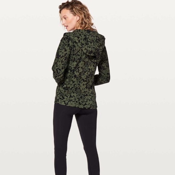 NEW Lululemon Scuba Hoodie IV Size 6 Green/Black Floral - Picture 6 of 15